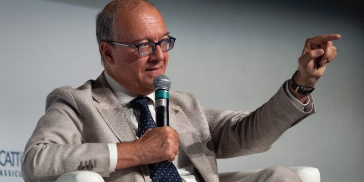 Il ministro dell'Istruzione Giuseppe Valditara al Meeting di Rimini (foto Meeting di Rimini)