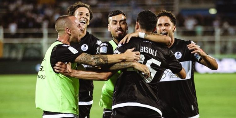 Il Cesena in gol (da facebook.com/cesenafc)