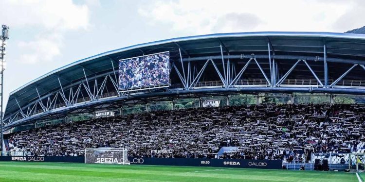 I tifosi dello Spezia al Picco (da facebook.com/SpeziaCalcio)