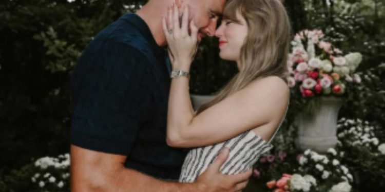 Taylor Swift e il compagno Travis Kelce. (Foto: Web)