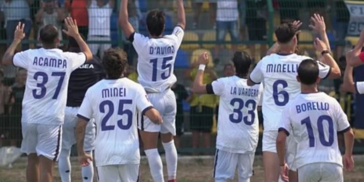 L'esultanza del Giugliano (da facebook.com/SerieCofficial)