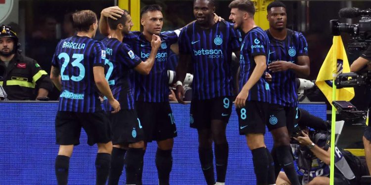 L'esultanza dei giocatori dell'Inter (Foto Ansa)