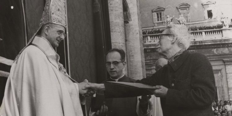 Papa Paolo VI con Jacques Maritain (foto museivaticani.va)