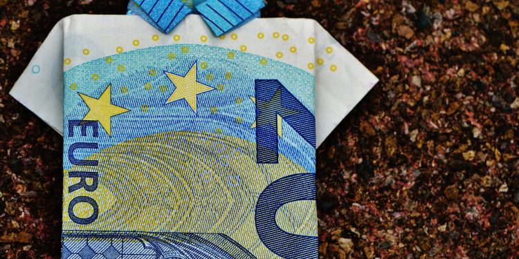 20 Euro a forma di camicia