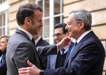 Emmanuel Macron e Mario Draghi all'Eliseo il 13 novembre 2024 (Ansa)