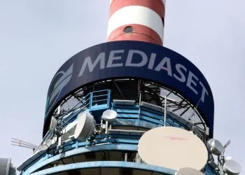 La torre dei ripetitori Mediaset a Cologno Monzese (Ansa)