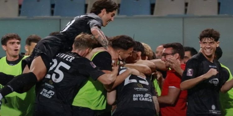 L'esultanza del Foggia (Facebook Calcio Foggia 1920)