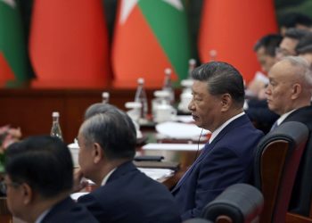 Il presidente cinese Xi Jinping durante un bilaterale con la giunta militare del Myanmar prima della SCO (Ansa)