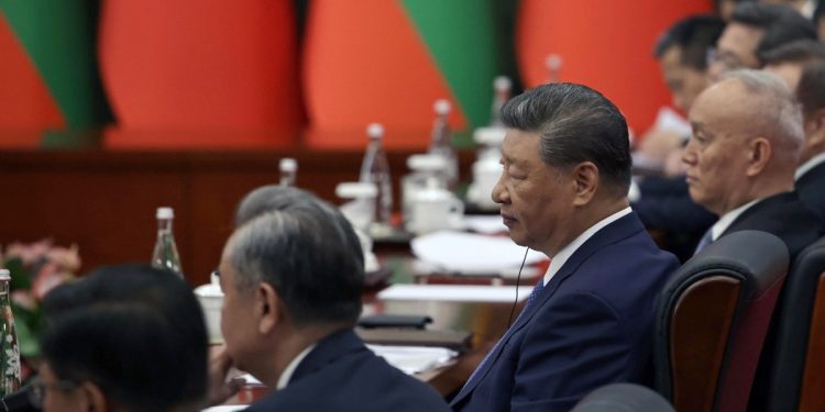 Il presidente cinese Xi Jinping durante un bilaterale con la giunta militare del Myanmar prima della SCO (Ansa)