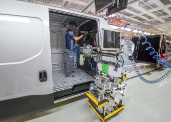 Uno stabilimento Iveco (Ansa)