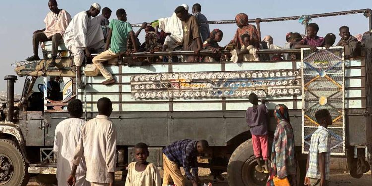 Sfollati sudanesi (IDP, Internally Displaced Persons) nel Nord Darfur, 22 aprile 2025 (Ansa)