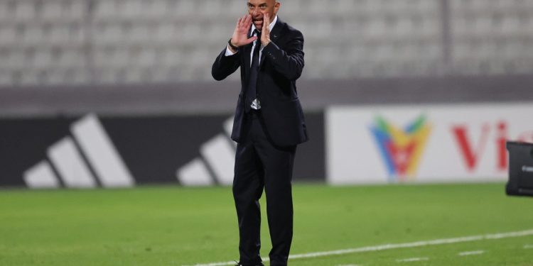 Alberto Bollini dà indicazioni (Foto ANSA)