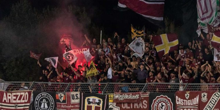 I tifosi dell'Arezzo (ssarezzo.it)