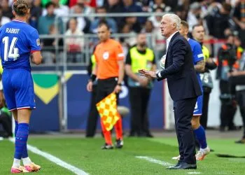 Didier Deschamps, CT della Francia, con Adrien Rabiot (Foto ANSA)