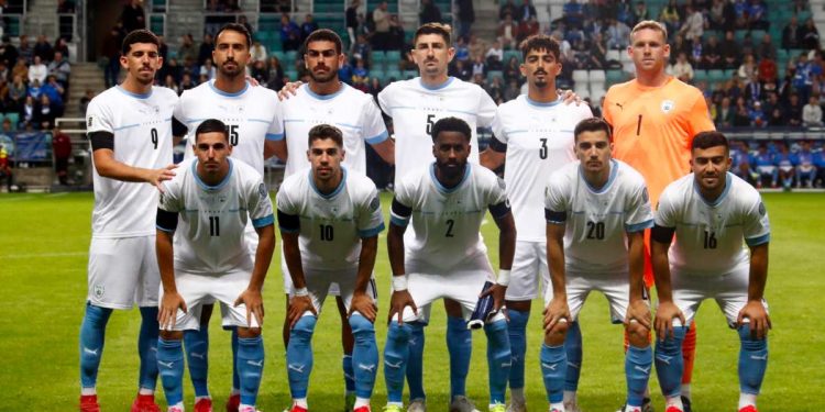 La nazionale di Israele schierata in campo (Foto ANSA)