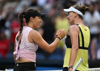 Il saluto tra Jessica Pegula e Barbora Krejcikova (Foto ANSA)