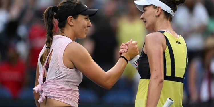 Il saluto tra Jessica Pegula e Barbora Krejcikova (Foto ANSA)