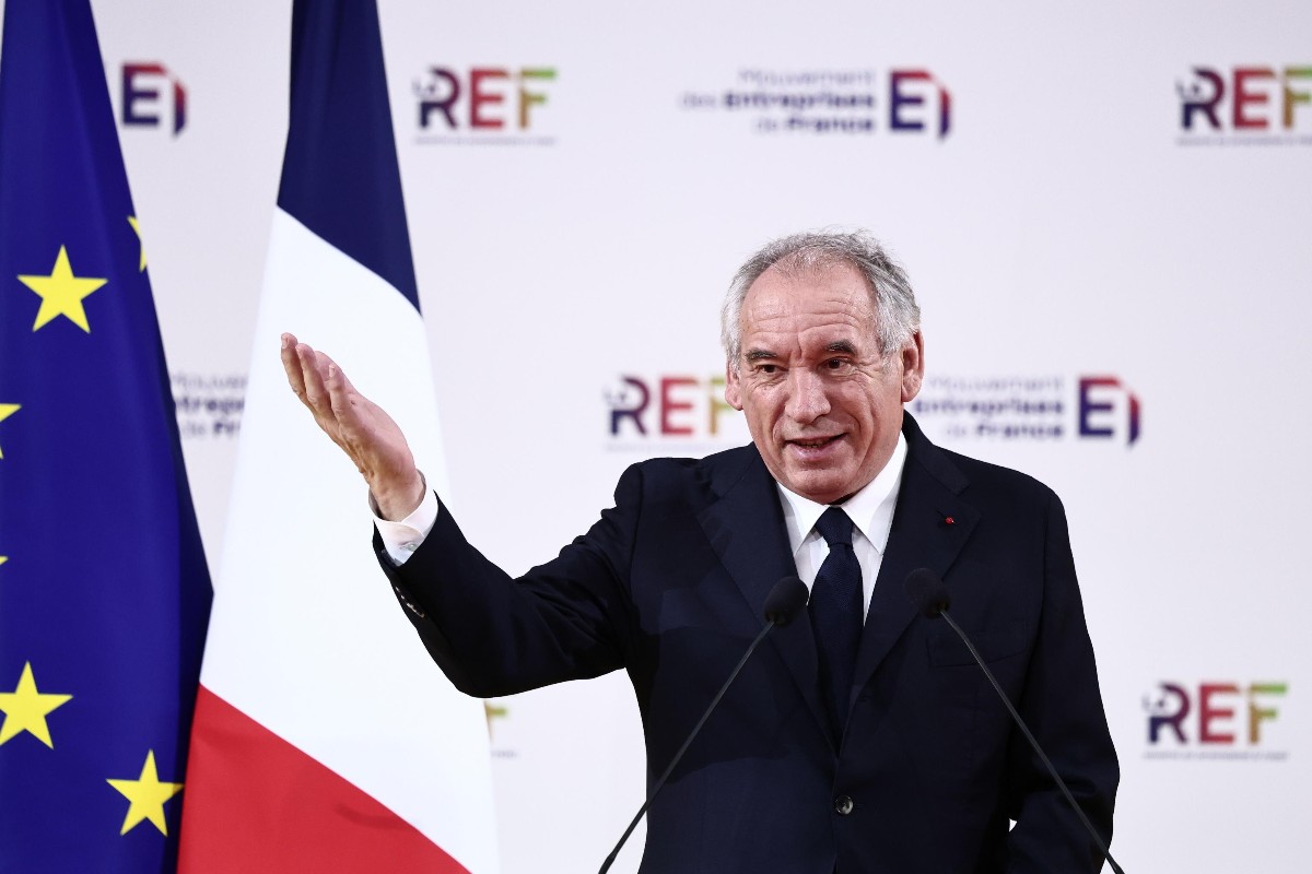 Premier Bayrou, Francia