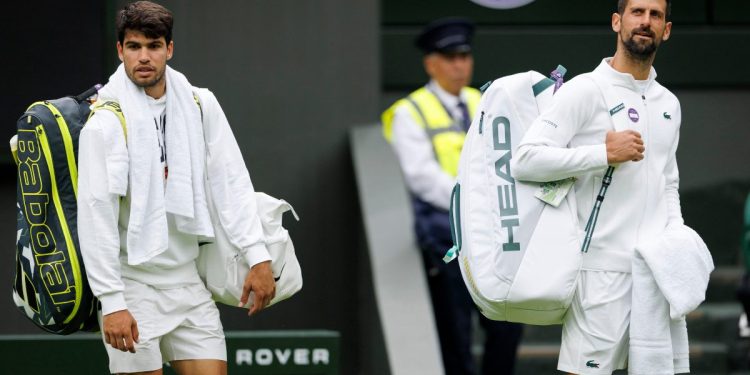 Carlos Alcaraz e Novak Djokovic in allenamento a Wimbledon (Foto ANSA)