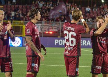 Il Pontedera saluta i suoi tifosi (dal profilo Facebook del Pontedera)