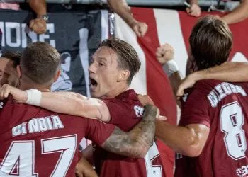 L'esultanza dei calciatori del Trapani (da facebook.com/FCTrapani1905)