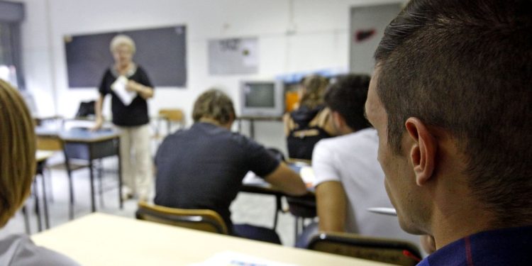 Studenti in classe (Ansa)