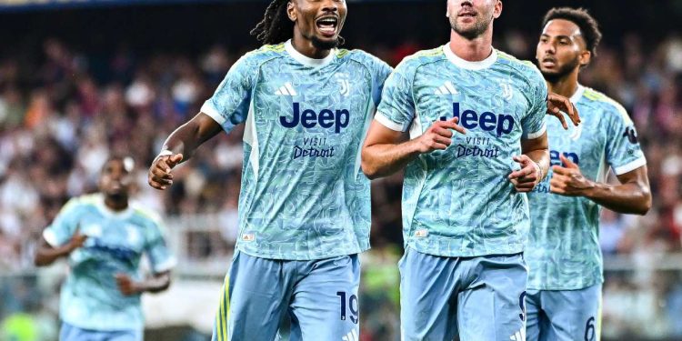 Dusan Vlahovic in gol con la Juventus (Foto ANSA)