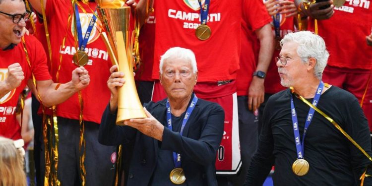 Giorgio Armani campione con l'Olimpia Milano (Foto: Web)