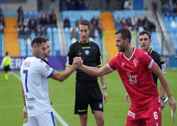 Il Latina prima del calcio d'inizio (latinacalcio1932.it)