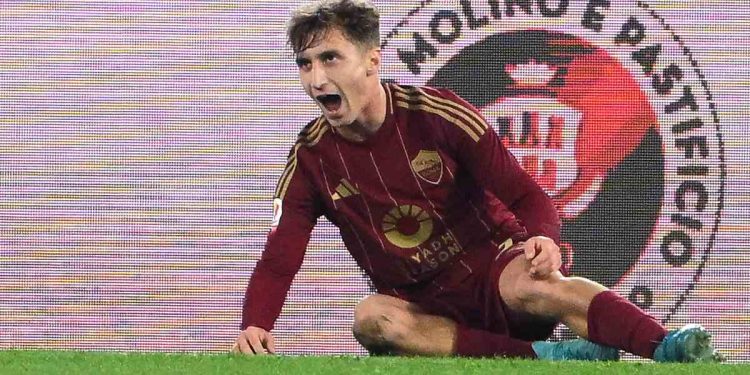 Tommaso Baldanzi con la maglia della Roma (Foto ANSA)