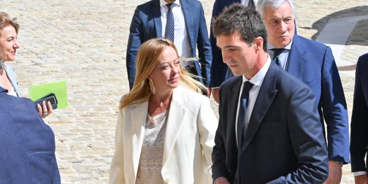 Acquaroli con Meloni e Tajani