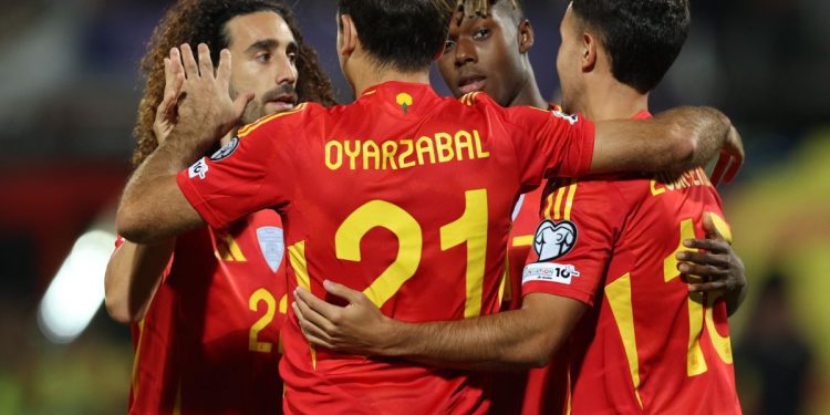 L'esultanza della Spagna nelle qualificazioni ai Mondiali 2026 (Foto Ansa)