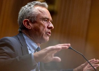 Il segretario alla Salute degli Stati Uniti Robert F. Kennedy (Ansa)