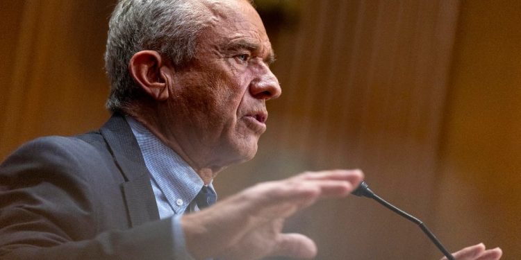 Il segretario alla Salute degli Stati Uniti Robert F. Kennedy (Ansa)