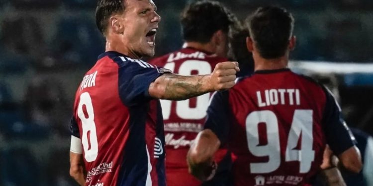 L'esultanza di Proia dopo un gol segnato per la Casertana (Facebook Lega Pro)