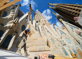 Nel cantiere della Sagrada Familia di Antoni Gaudí (Ansa)