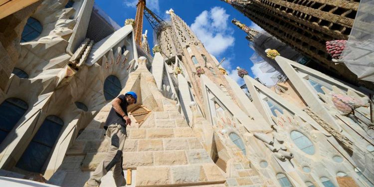 Nel cantiere della Sagrada Familia di Antoni Gaudí (Ansa)