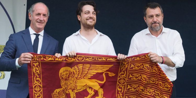 Da s.: Luca Zaia, Alberto Stefani, Matteo Salvini (Ansa FOTO/FRANCESCO DALLA POZZA-COLORFOTO)