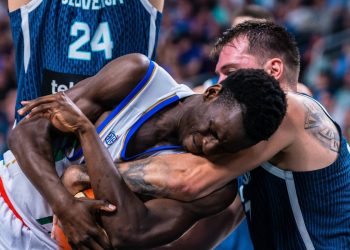 Saliou Niang contro Luka Doncic in Italia Slovenia (da facebook.com/FIPufficiale)