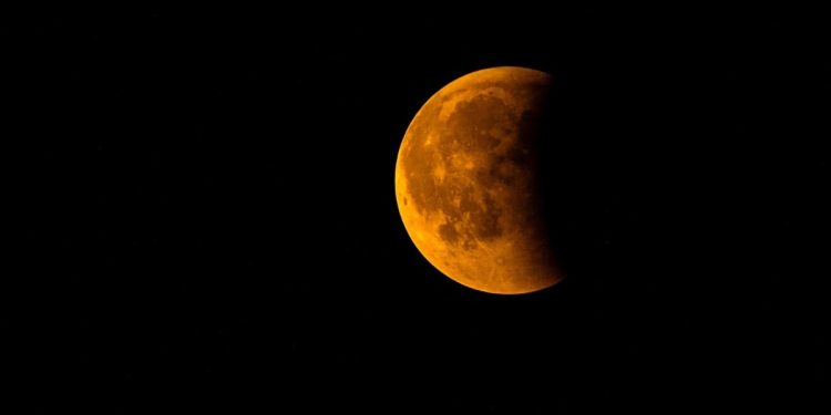 Eclissi lunare totale