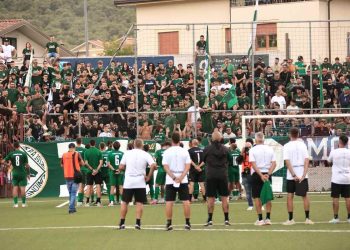 L'Avellino si confronta con la sua curva (da Facebook)