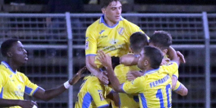 L'esultanza della Pergolettese (da facebook.com/pergolettese)