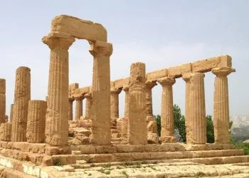 Nella Valle dei templi di Agrigento (Pixabay)