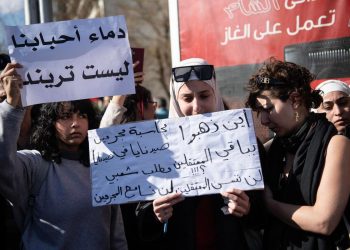 Protesta in Siria durante il regime di Assad contro la scomparsa dei prigionieri politici (Ansa)