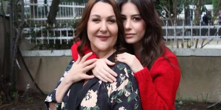 Le protagoniste del film Sumru Yavrucuk e Özge Gürel (Foto Web)