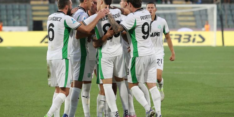 I calciatori del Sassuolo esultano (Foto ANSA)