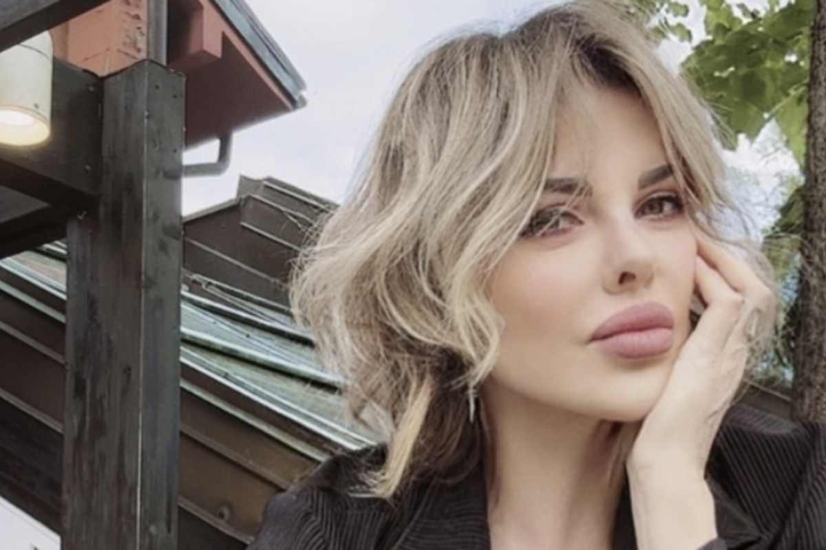 alba parietti single