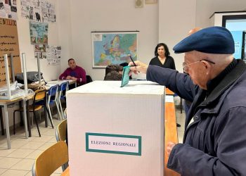 Regionali, il voto ai seggi
