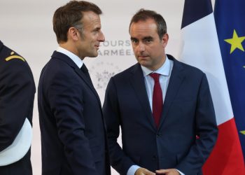 Macron e Lecornu, Francia