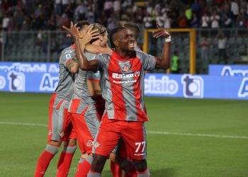 David Okereke esulta con la Cremonese (Foto ANSA)